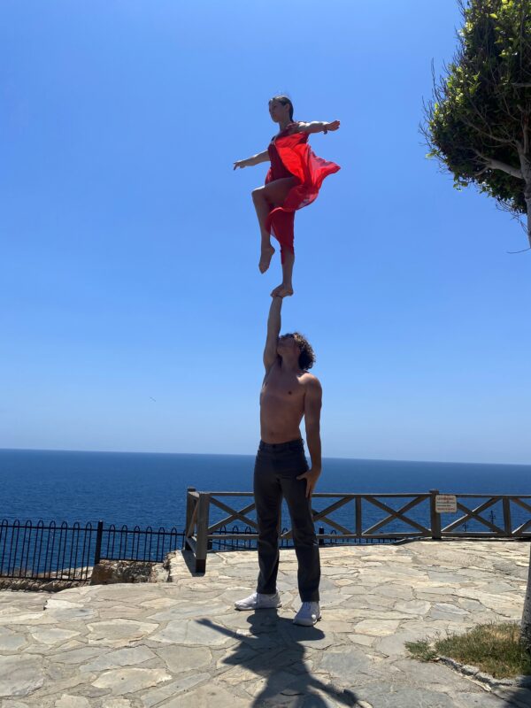 034 Acrobatic Duo Anna & Alex - Image 2