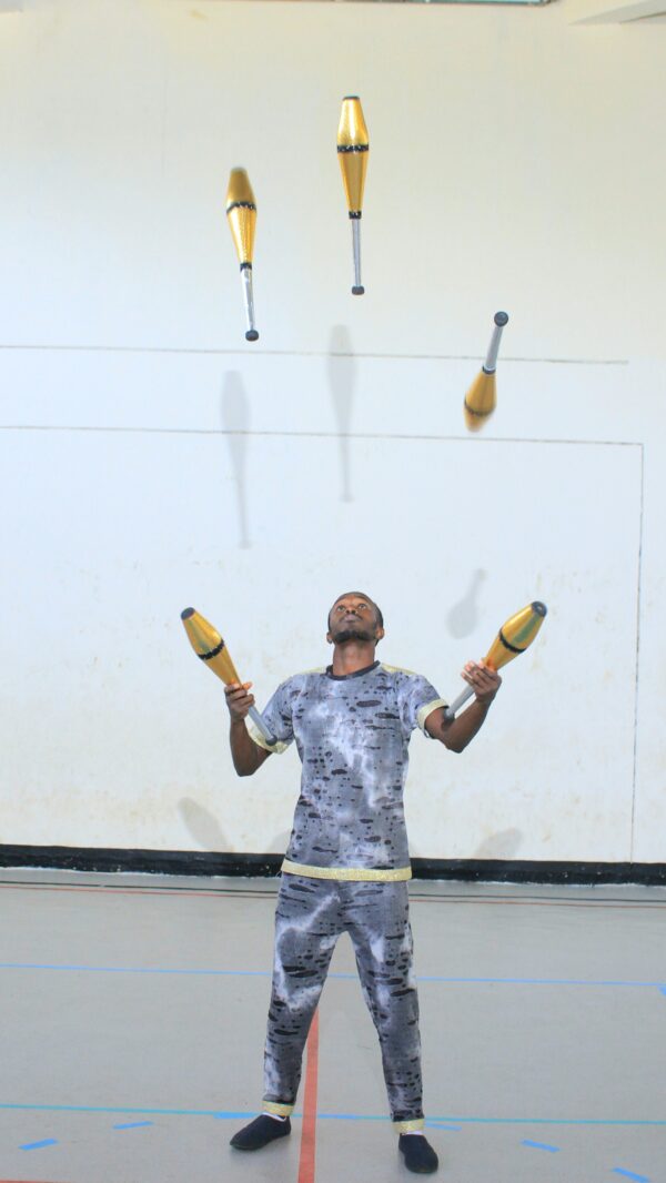 092 The circus man - Image 3
