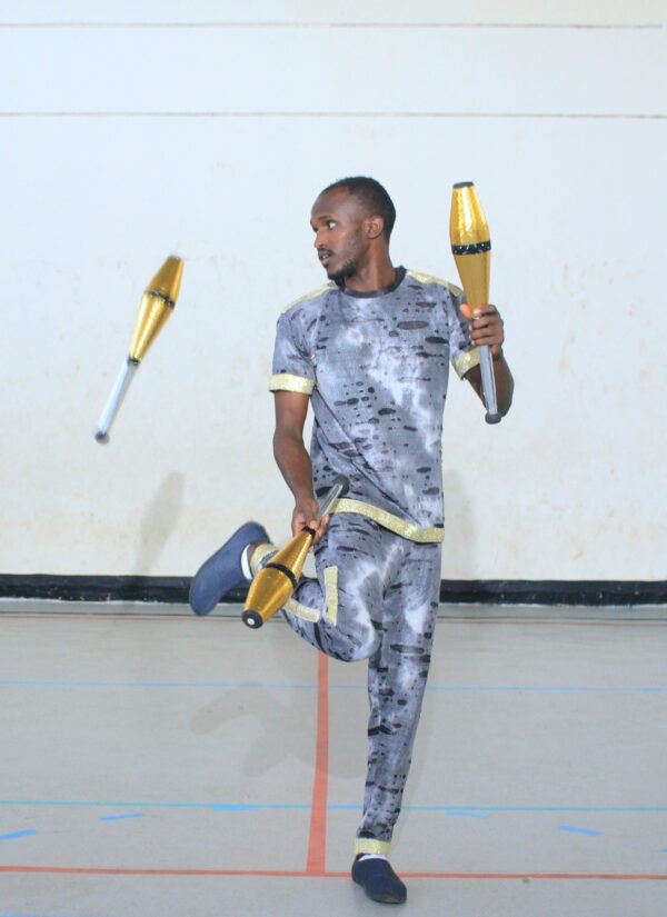092 The circus man - Image 2