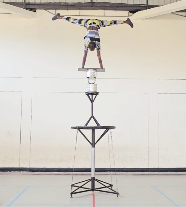092 The circus man - Image 8
